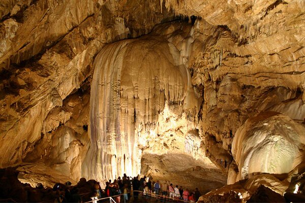 новоафонская пещера Новый Афон в Абхазии.